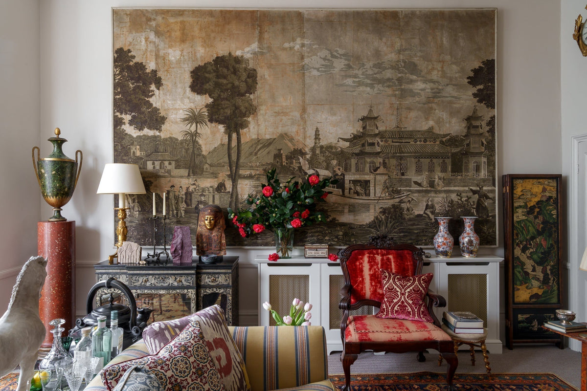 In Good Hands: A Young Antique Dealer's Elegant Rental in Holland Park ...