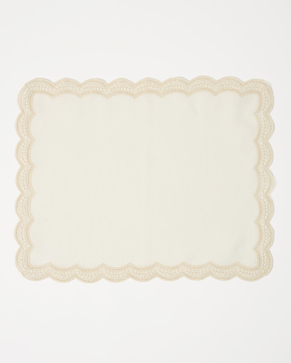 Emilia Scallop Embroidered Placemat