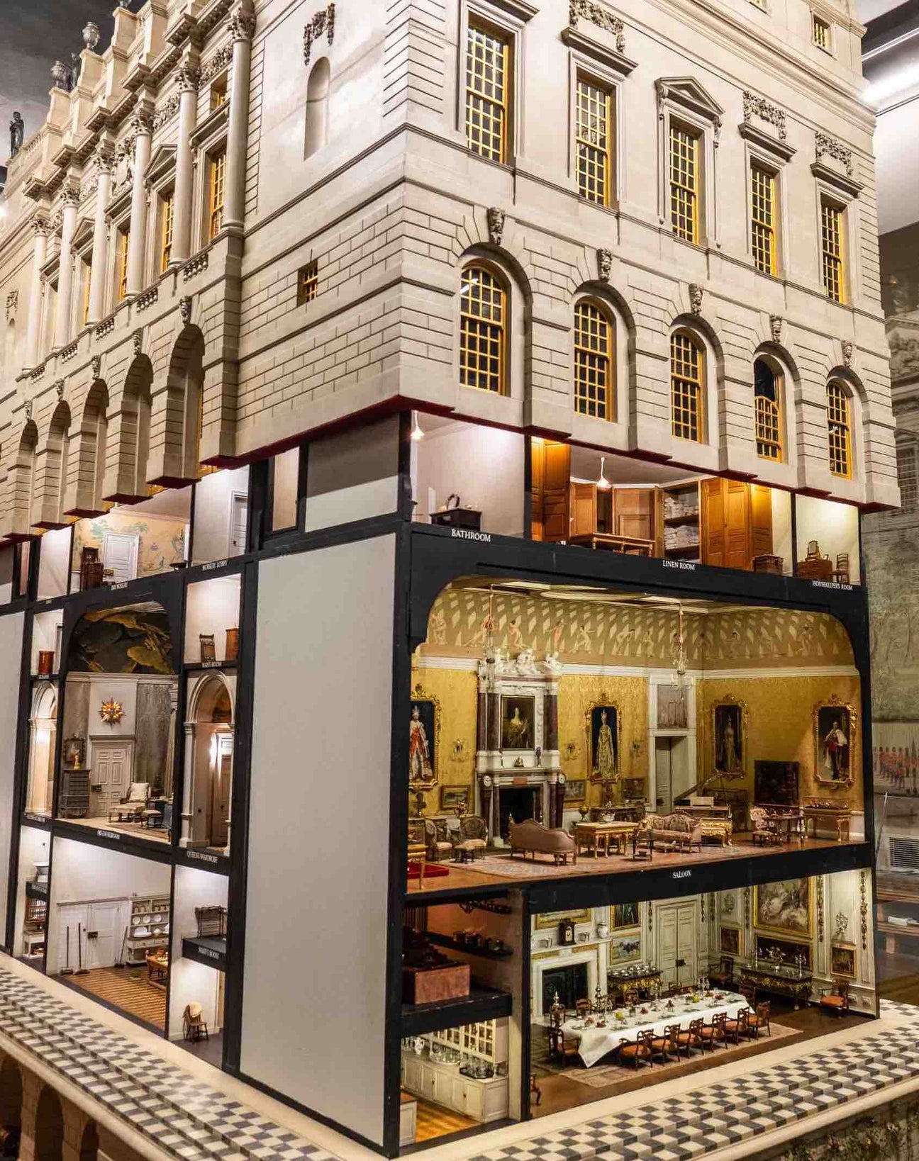 Exterior_Dolls_House1_ca966394