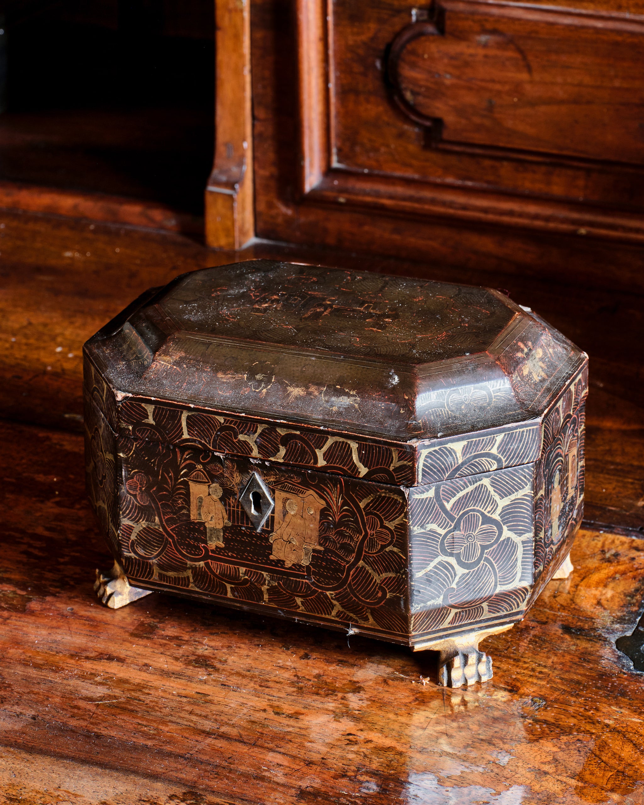 コンティの木 Lacquered Chinoiserie Tea Caddy – Cabana Magazine