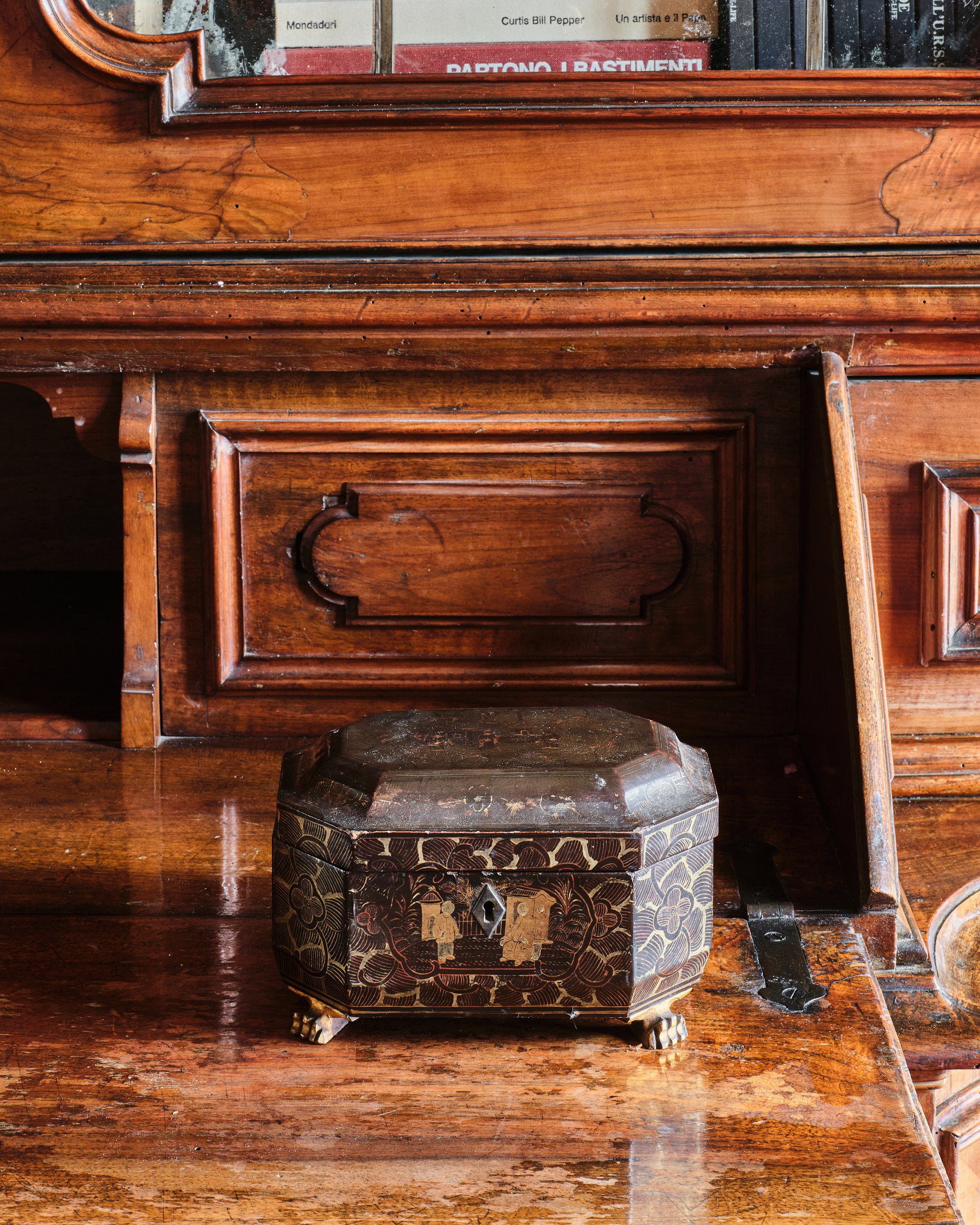 コンティの木 Lacquered Chinoiserie Tea Caddy – Cabana Magazine